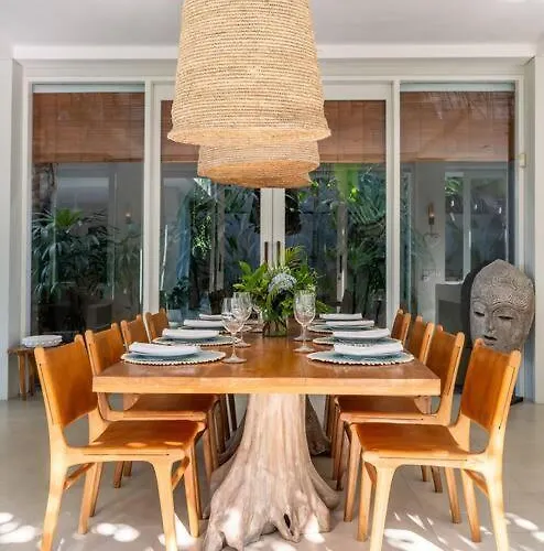 Villa Sunsara 2 - Spacious 4-bedroom Haven Next To Berawa *