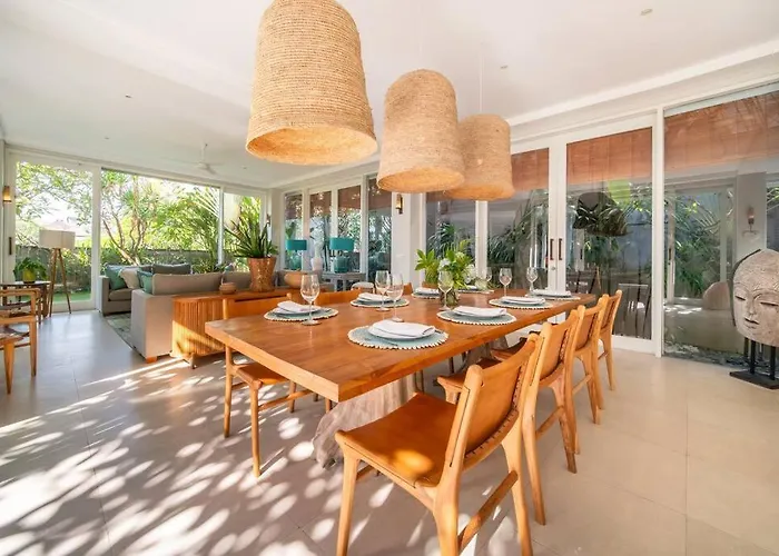 Sunsara 2 - Spacious 4-bedroom Haven Next To Berawa Villa *