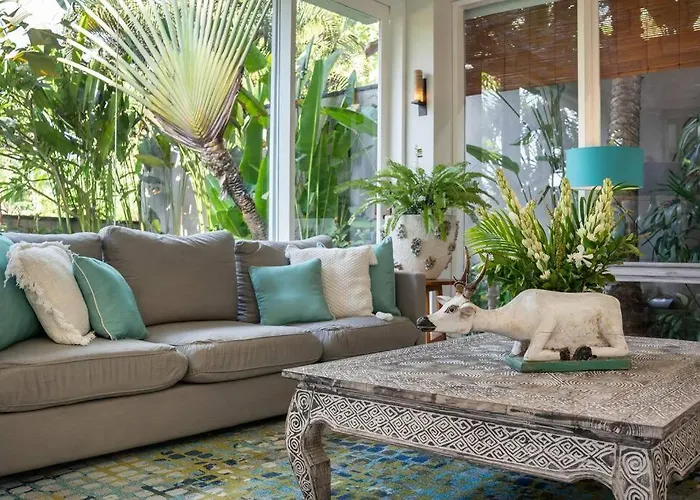 Sunsara 2 - Spacious 4-bedroom Haven Next To Berawa * Canggu