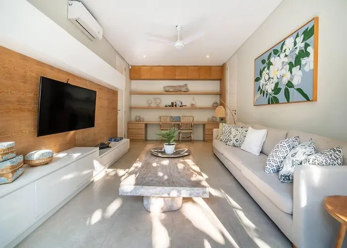 Sunsara 2 - Spacious 4-bedroom Haven Next To Berawa * Canggu