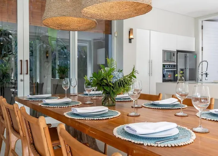 Villa Sunsara 2 - Spacious 4-bedroom Haven Next To Berawa Canggu