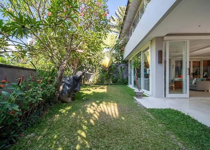 Sunsara 2 - Spacious 4-bedroom Haven Next To Berawa Canggu