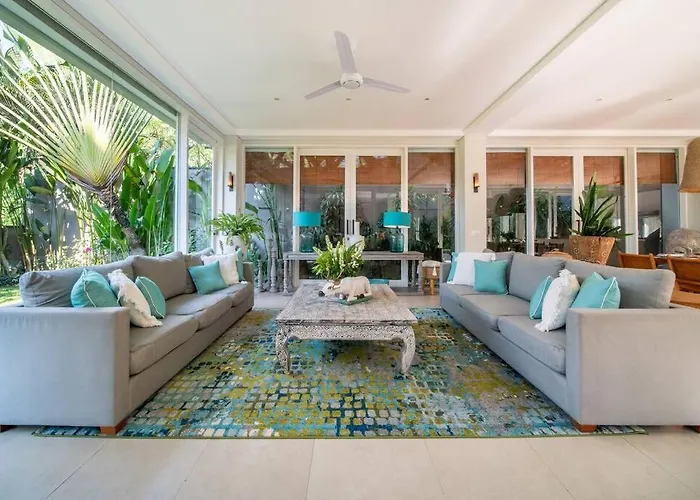 Villa Sunsara 2 - Spacious 4-bedroom Haven Next To Berawa Canggu