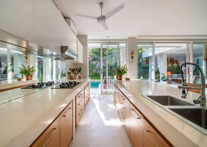 Villa Sunsara 2 - Spacious 4-bedroom Haven Next To Berawa