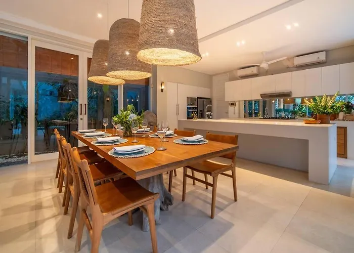 Sunsara 2 - Spacious 4-bedroom Haven Next To Berawa