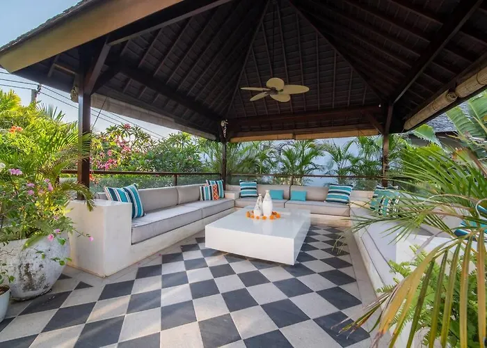 Sunsara 2 - Spacious 4-bedroom Haven Next To Berawa Villa Canggu