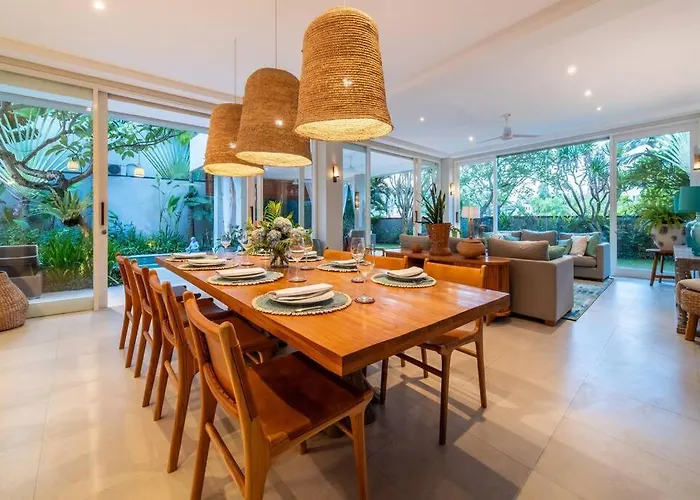 Villa Sunsara 2 - Spacious 4-bedroom Haven Next To Berawa Canggu