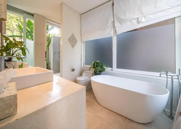 Sunsara 2 - Spacious 4-bedroom Haven Next To Berawa Villa Canggu