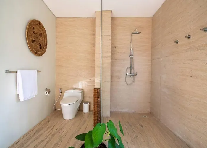 Villa Sunsara 2 - Spacious 4-bedroom Haven Next To Berawa *