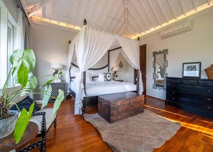 Sunsara 2 - Spacious 4-bedroom Haven Next To Berawa Canggu