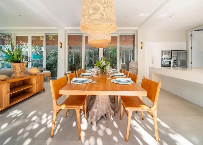 Sunsara 2 - Spacious 4-bedroom Haven Next To Berawa