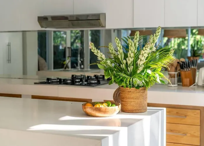 Villa Sunsara 2 - Spacious 4-bedroom Haven Next To Berawa Canggu