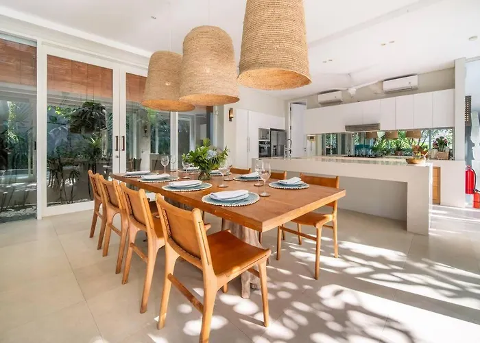 Villa Sunsara 2 - Spacious 4-bedroom Haven Next To Berawa Canggu
