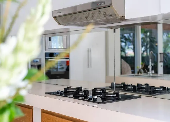Villa Sunsara 2 - Spacious 4-bedroom Haven Next To Berawa