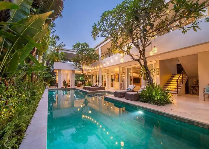 Villa Sunsara 2 - Spacious 4-bedroom Haven Next To Berawa Canggu