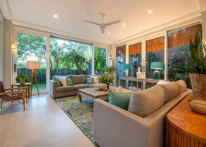 Sunsara 2 - Spacious 4-bedroom Haven Next To Berawa *