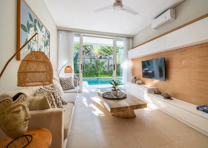 Villa Sunsara 2 - Spacious 4-bedroom Haven Next To Berawa Canggu