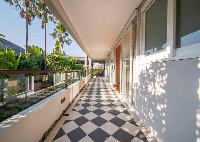 Sunsara 2 - Spacious 4-bedroom Haven Next To Berawa * Canggu