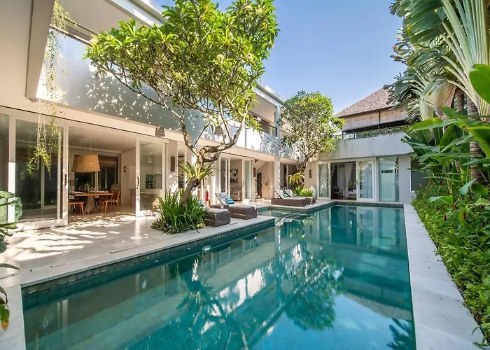 Sunsara 2 - Spacious 4-bedroom Haven Next To Berawa Villa Canggu