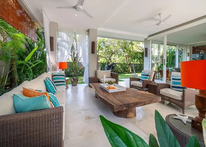 Sunsara 2 - Spacious 4-bedroom Haven Next To Berawa *