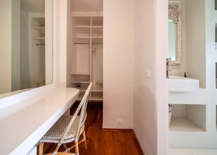 Sunsara 2 - Spacious 4-bedroom Haven Next To Berawa Villa *