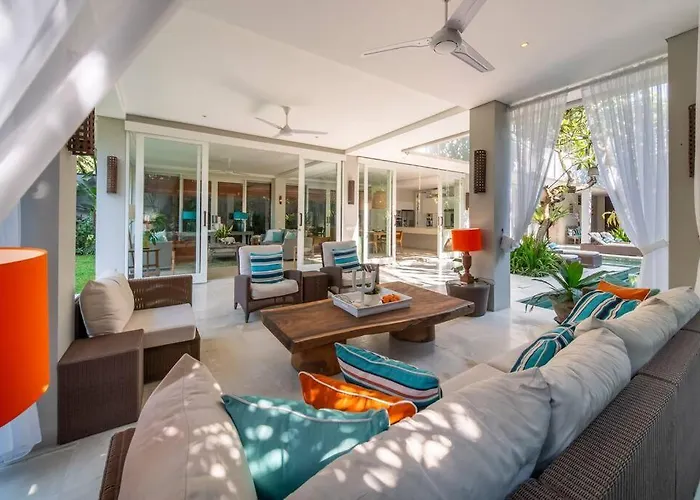 Villa Sunsara 2 - Spacious 4-bedroom Haven Next To Berawa *